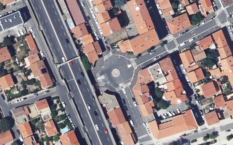 Vue aérienne du Rond-point anonyme n°25058232
