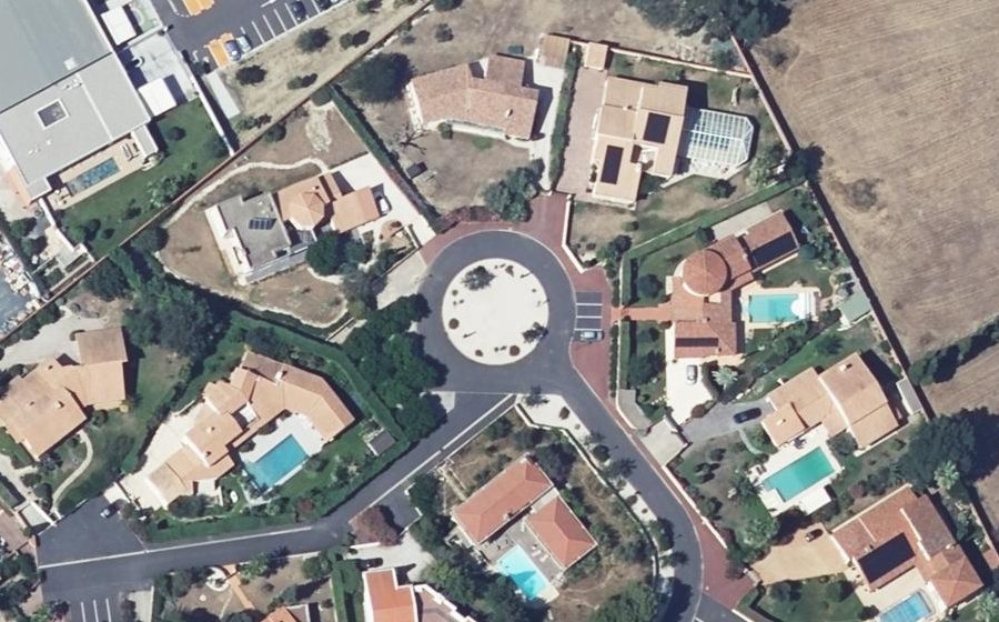 Vue aérienne du Rond-point anonyme n°25060548
