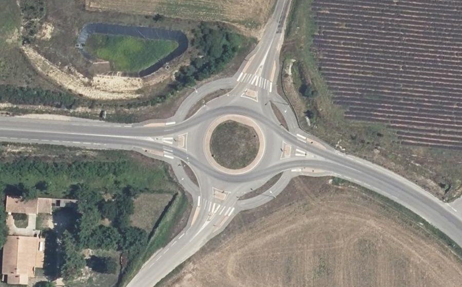 Vue aérienne du Rond-point anonyme n°250615299