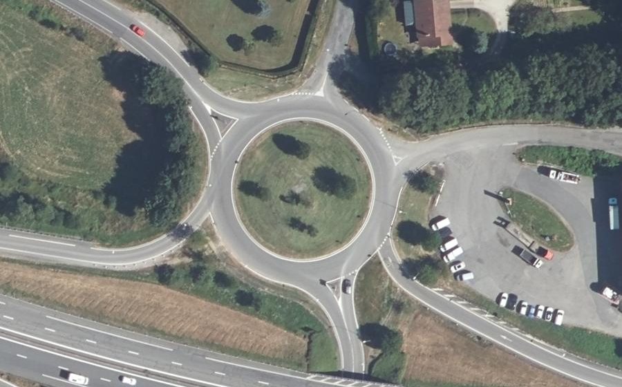 Vue aérienne du Rond-point anonyme n°25073569