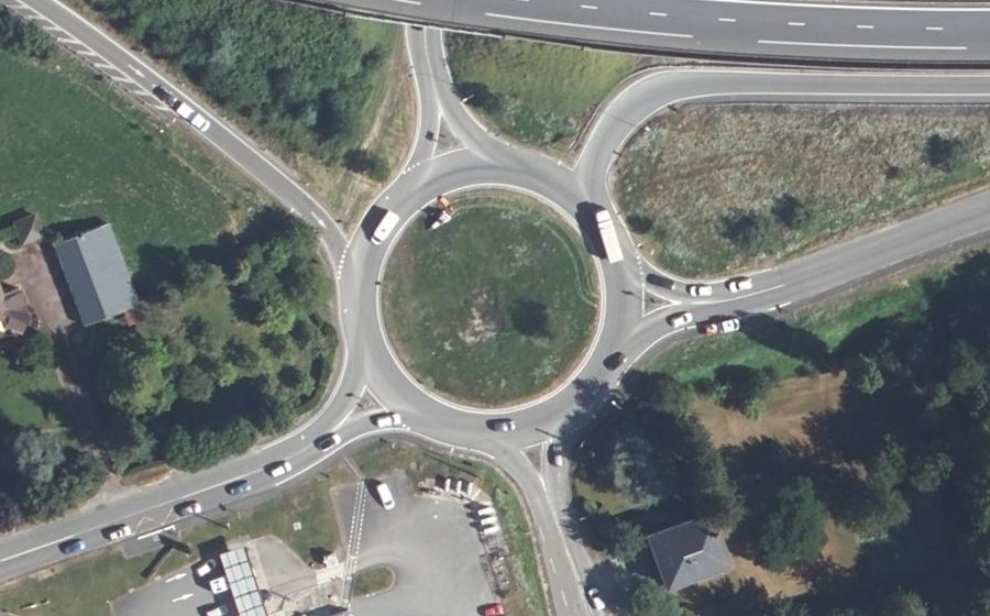 Vue aérienne du Rond-point anonyme n°25073653