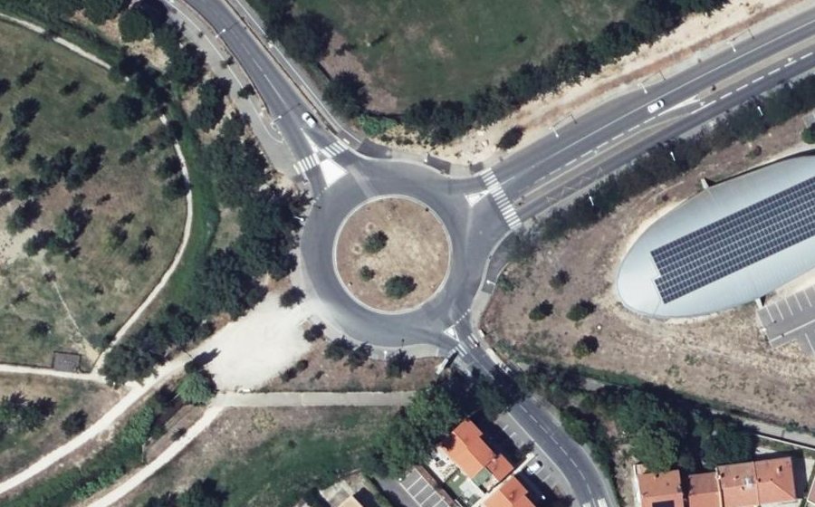 Vue aérienne du Rond-point anonyme n°25075815