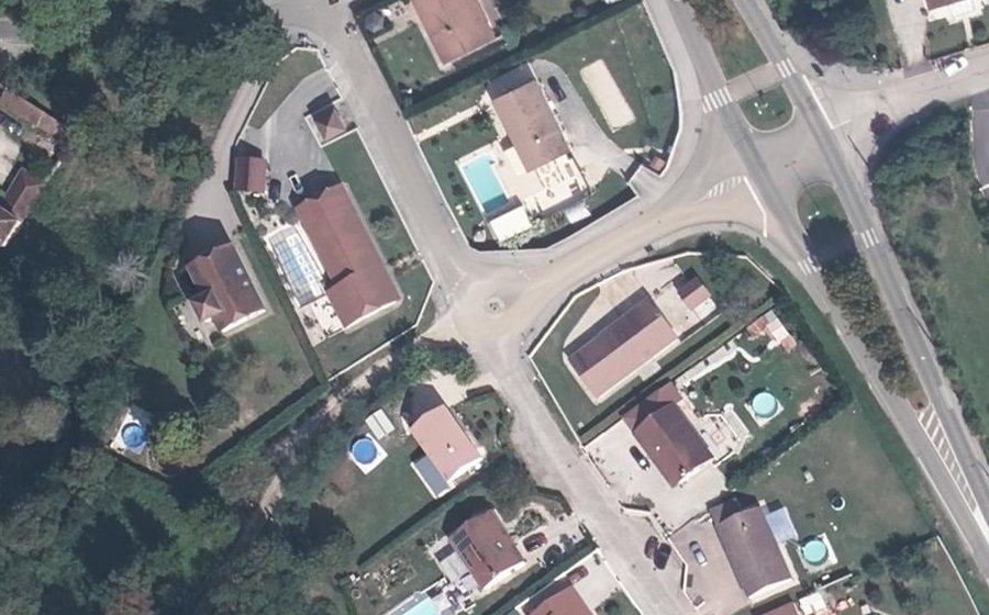 Vue aérienne du Rond-point anonyme n°250857337