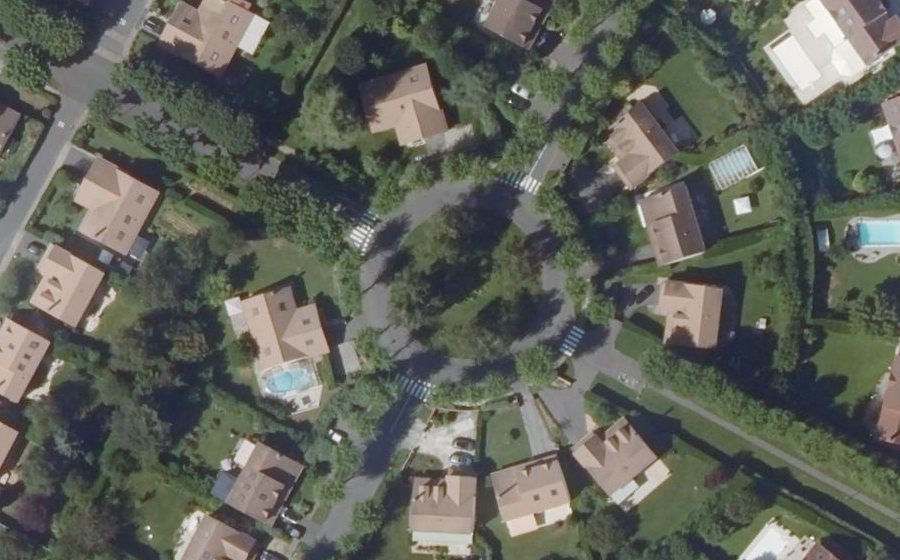 Vue aérienne du Rond-point anonyme n°25094656