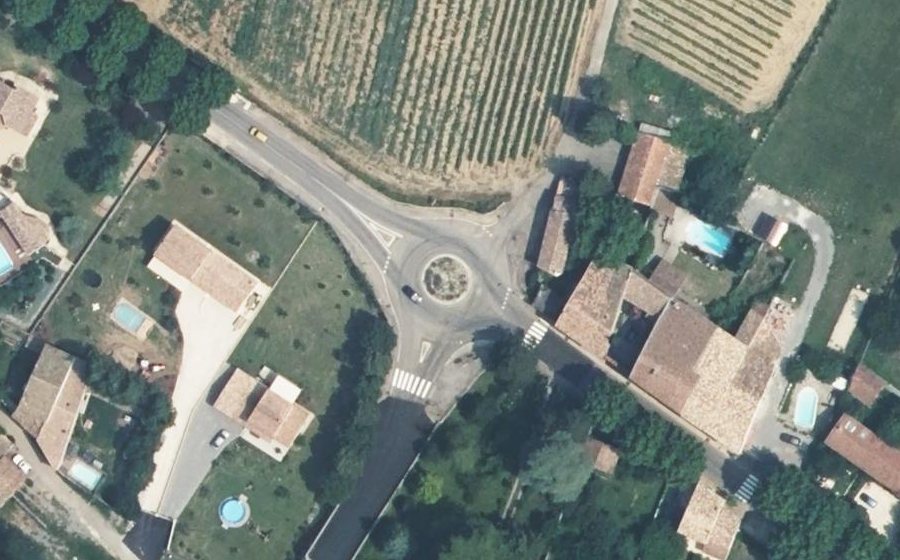 Vue aérienne du Rond-point anonyme n°25100216
