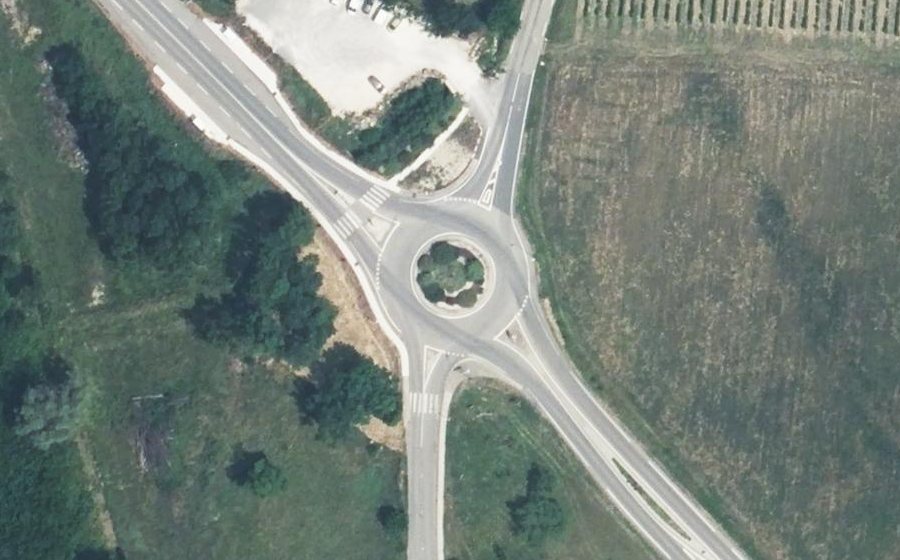Vue aérienne du Rond-point anonyme n°25100218
