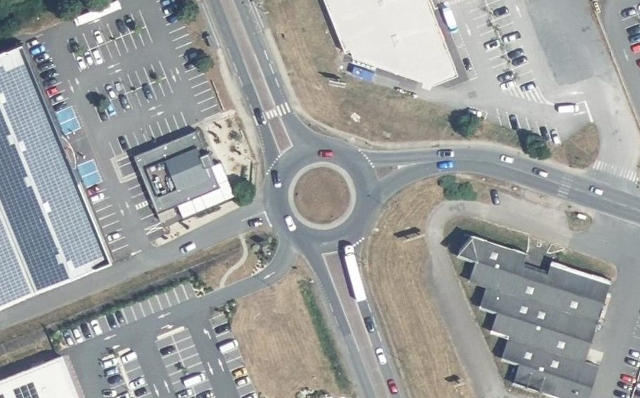 Vue aérienne du Rond-point anonyme n°25100356