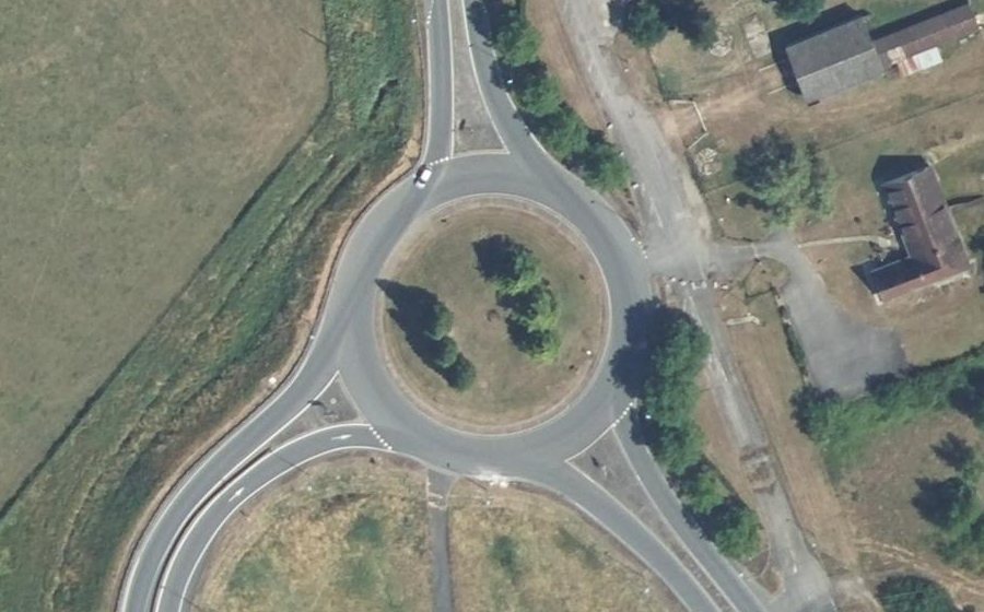 Vue aérienne du Rond-point anonyme n°25100360