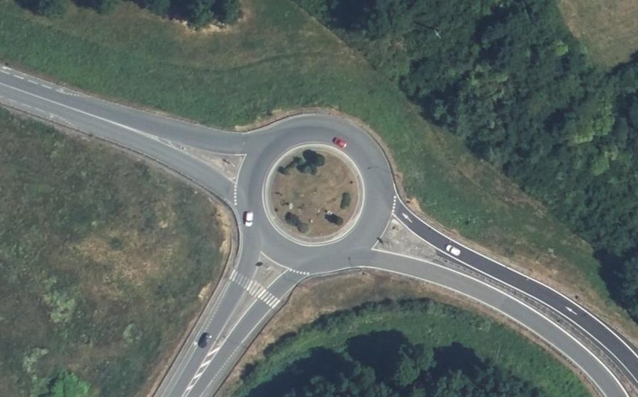 Vue aérienne du Rond-point anonyme n°25101529