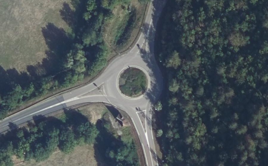 Vue aérienne du Rond-point anonyme n°25101784