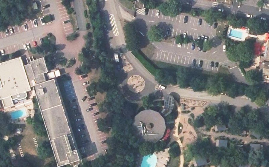 Vue aérienne du Rond-point anonyme n°251039034
