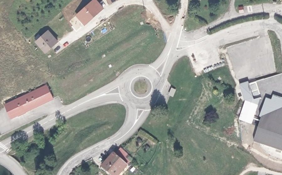Vue aérienne du Rond-point anonyme n°251119820