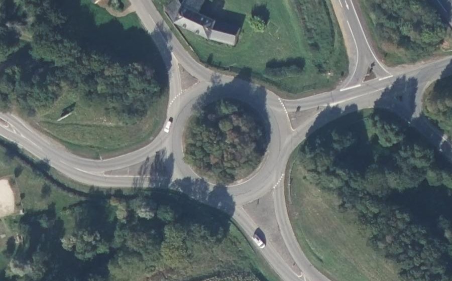 Vue aérienne du Rond-point anonyme n°25117819