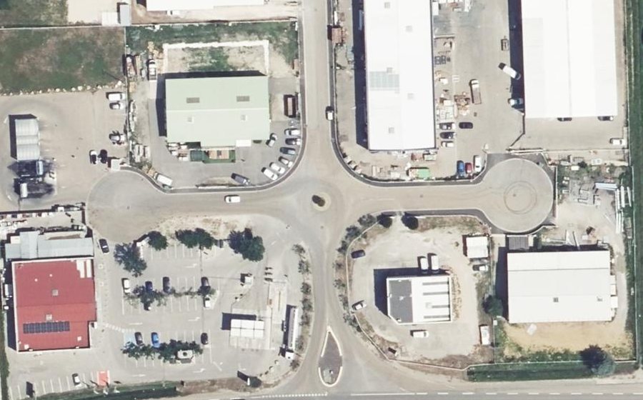 Vue aérienne du Rond-point anonyme n°251238580