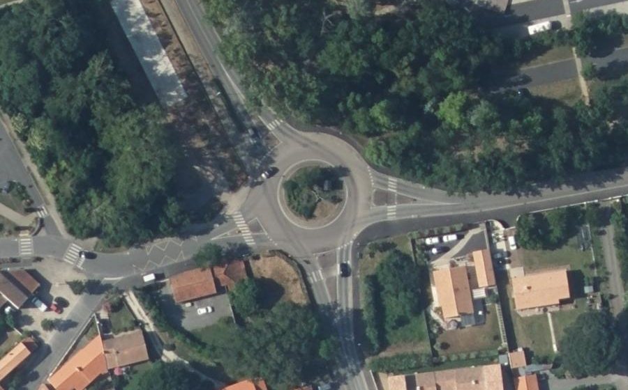 Vue aérienne du Rond-point anonyme n°25124255