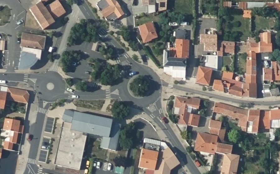 Vue aérienne du Rond-point anonyme n°25124267