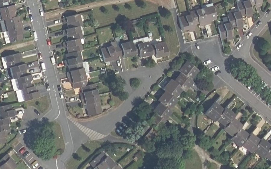 Vue aérienne du Rond-point anonyme n°251370865