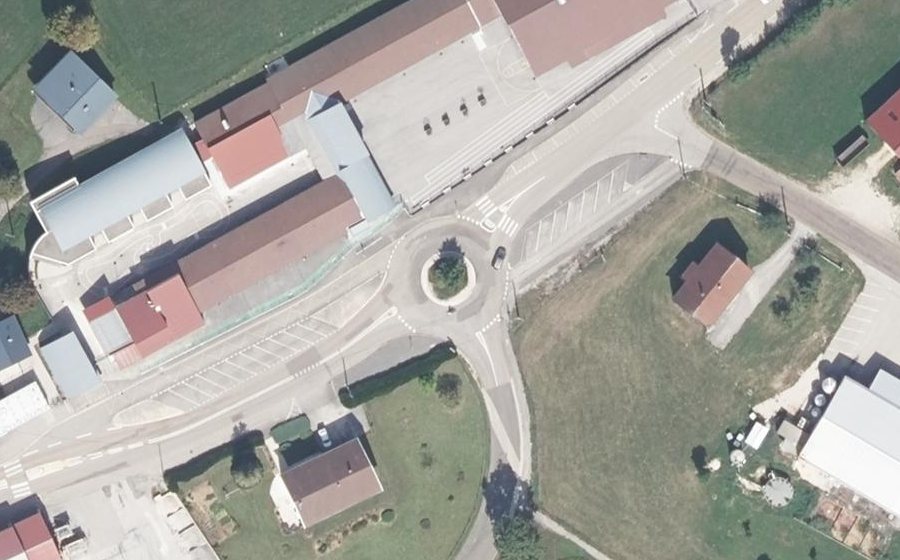 Vue aérienne du Rond-point anonyme n°251490027