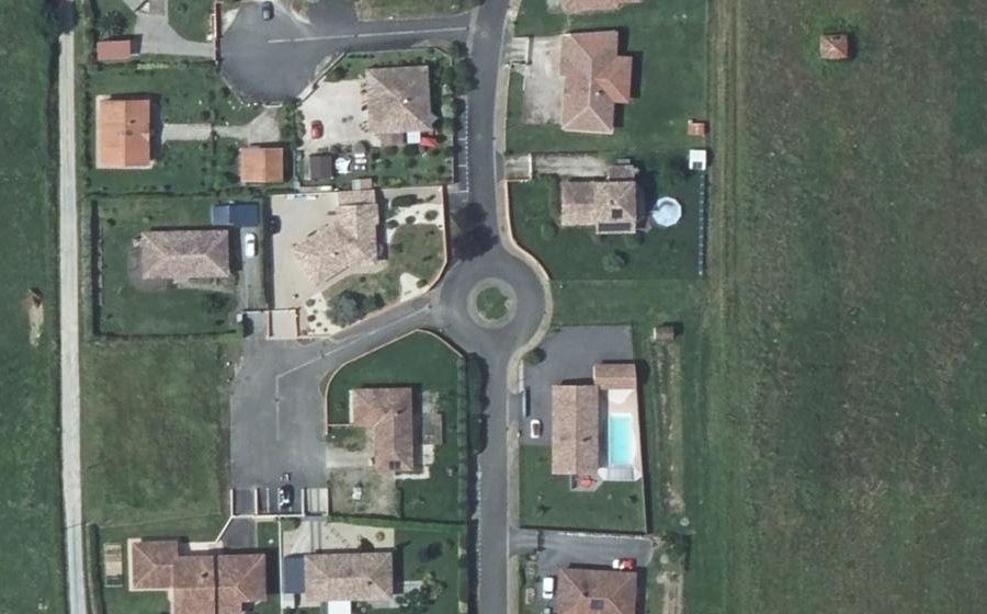 Vue aérienne du Rond-point anonyme n°251501146