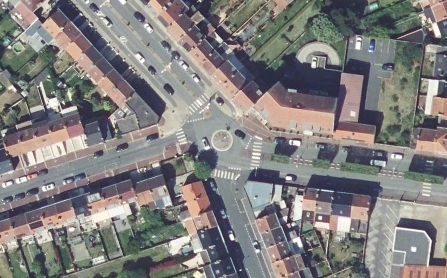 Vue aérienne du Rond-point anonyme n°251502395