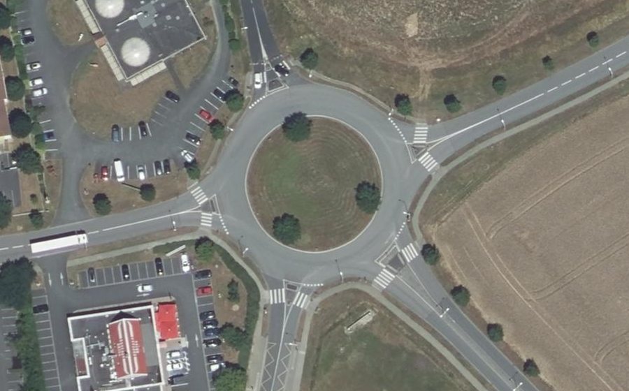 Vue aérienne du Rond-point anonyme n°25151017