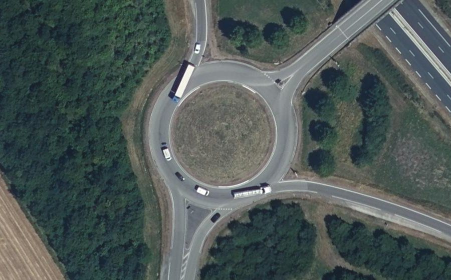 Vue aérienne du Rond-point anonyme n°25154762