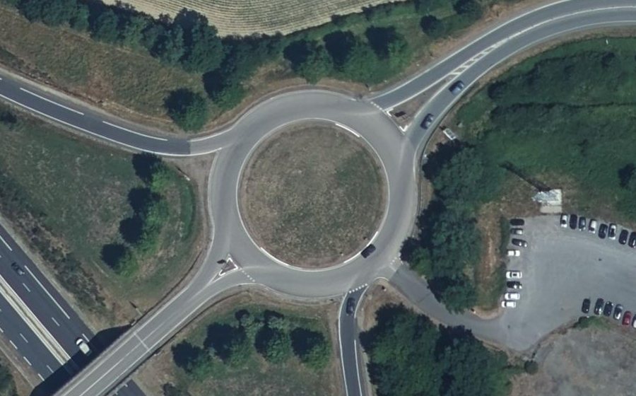 Vue aérienne du Rond-point anonyme n°25154763