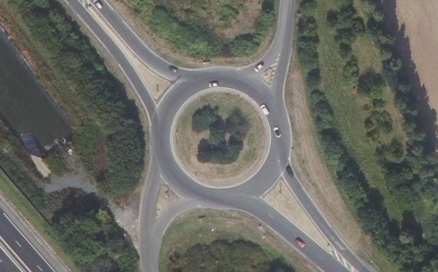 Vue aérienne du Rond-point anonyme n°25167272