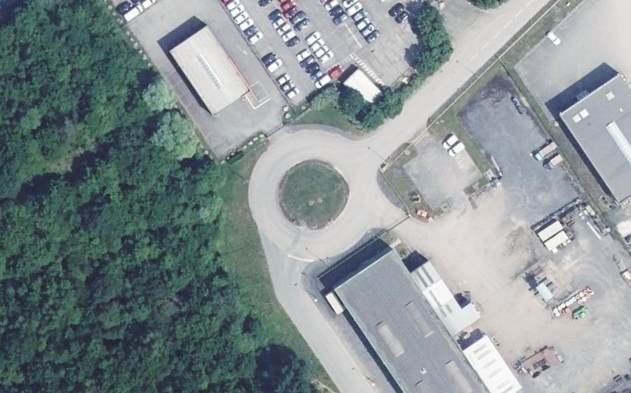 Vue aérienne du Rond-point anonyme n°251732733