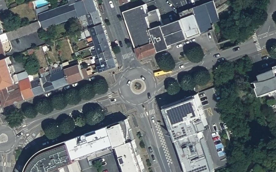 Vue aérienne du Rond-point anonyme n°25173450