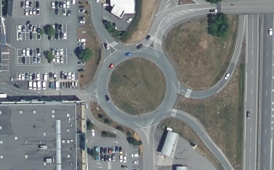 Vue aérienne du Rond-point anonyme n°25173469