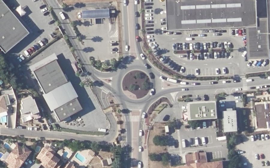 Vue aérienne du Rond-point anonyme n°251815201