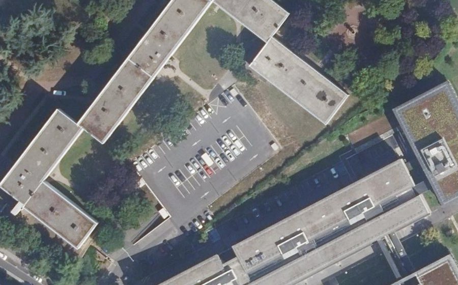 Vue aérienne du Rond-point anonyme n°251893100