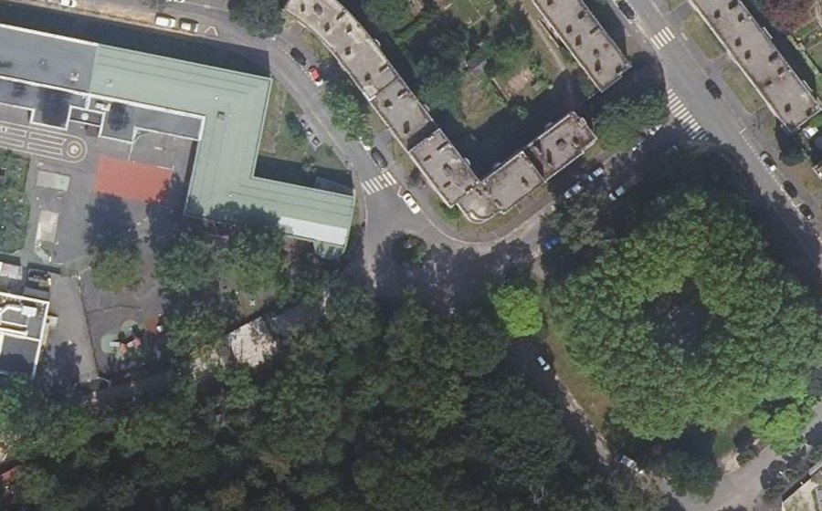 Vue aérienne du Rond-point anonyme n°251901663
