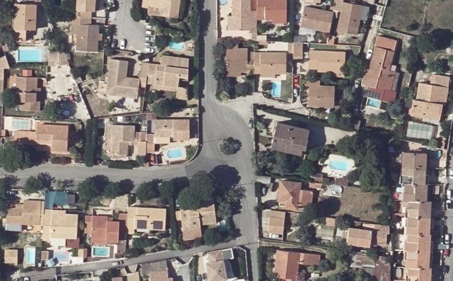 Vue aérienne du Rond-point anonyme n°251905252