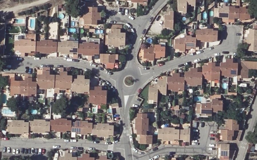 Vue aérienne du Rond-point anonyme n°251906264