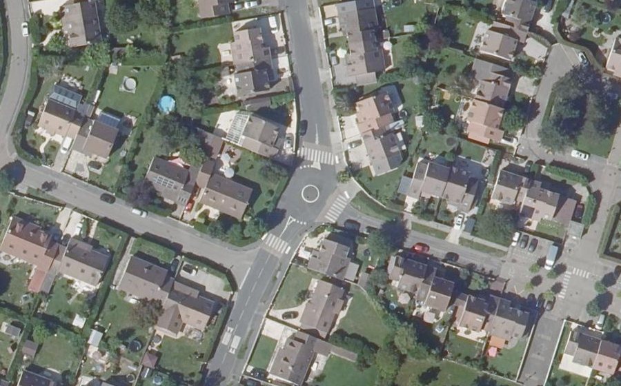 Vue aérienne du Rond-point anonyme n°251951112