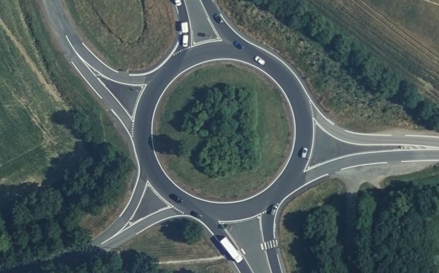 Vue aérienne du Rond-point anonyme n°25195850