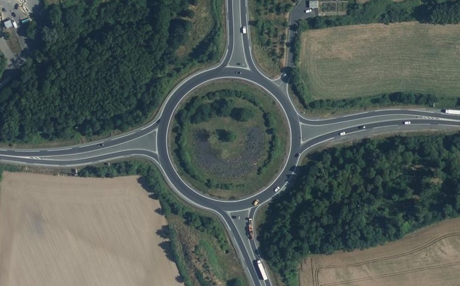 Vue aérienne du Rond-point anonyme n°25195851