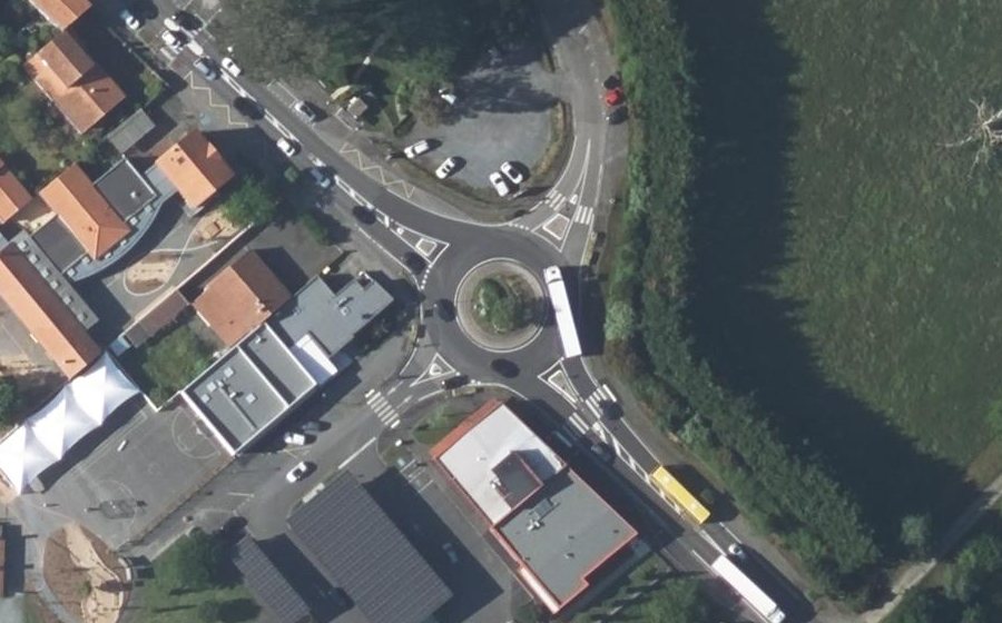Vue aérienne du Rond-point anonyme n°25195853