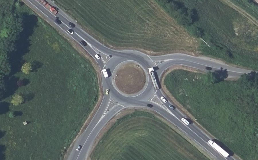 Vue aérienne du Rond-point anonyme n°25195856