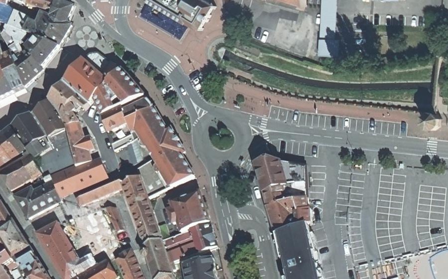 Vue aérienne du Rond-point anonyme n°25199636