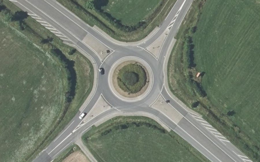 Vue aérienne du Rond-point anonyme n°25200473
