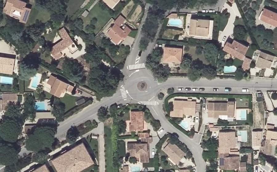 Vue aérienne du Rond-point anonyme n°25204143