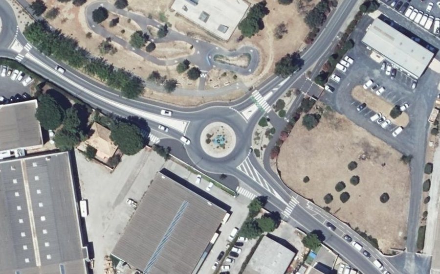 Vue aérienne du Rond-point anonyme n°252042058