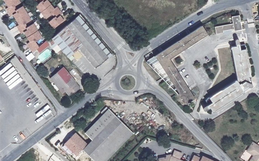 Vue aérienne du Rond-point anonyme n°252045543