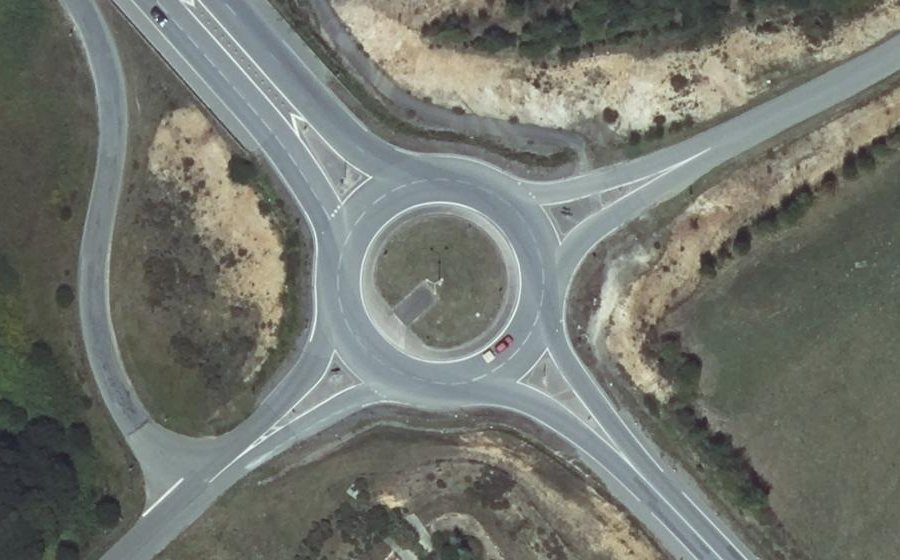 Vue aérienne du Rond-point anonyme n°252095082