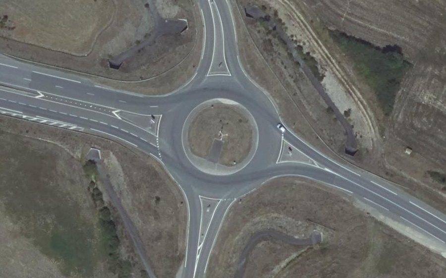 Vue aérienne du Rond-point anonyme n°252106182