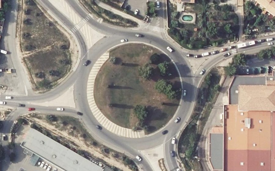 Vue aérienne du Rond-point anonyme n°25213291