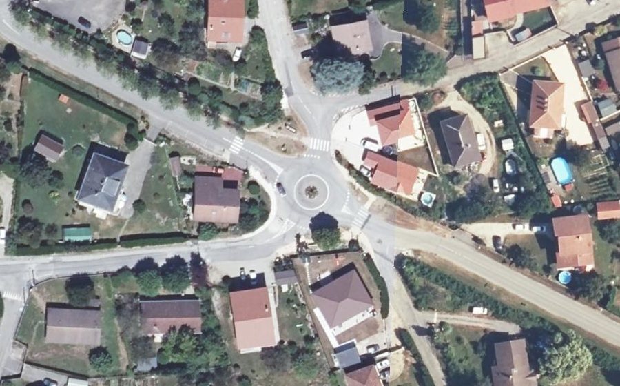 Vue aérienne du Rond-point anonyme n°25215675